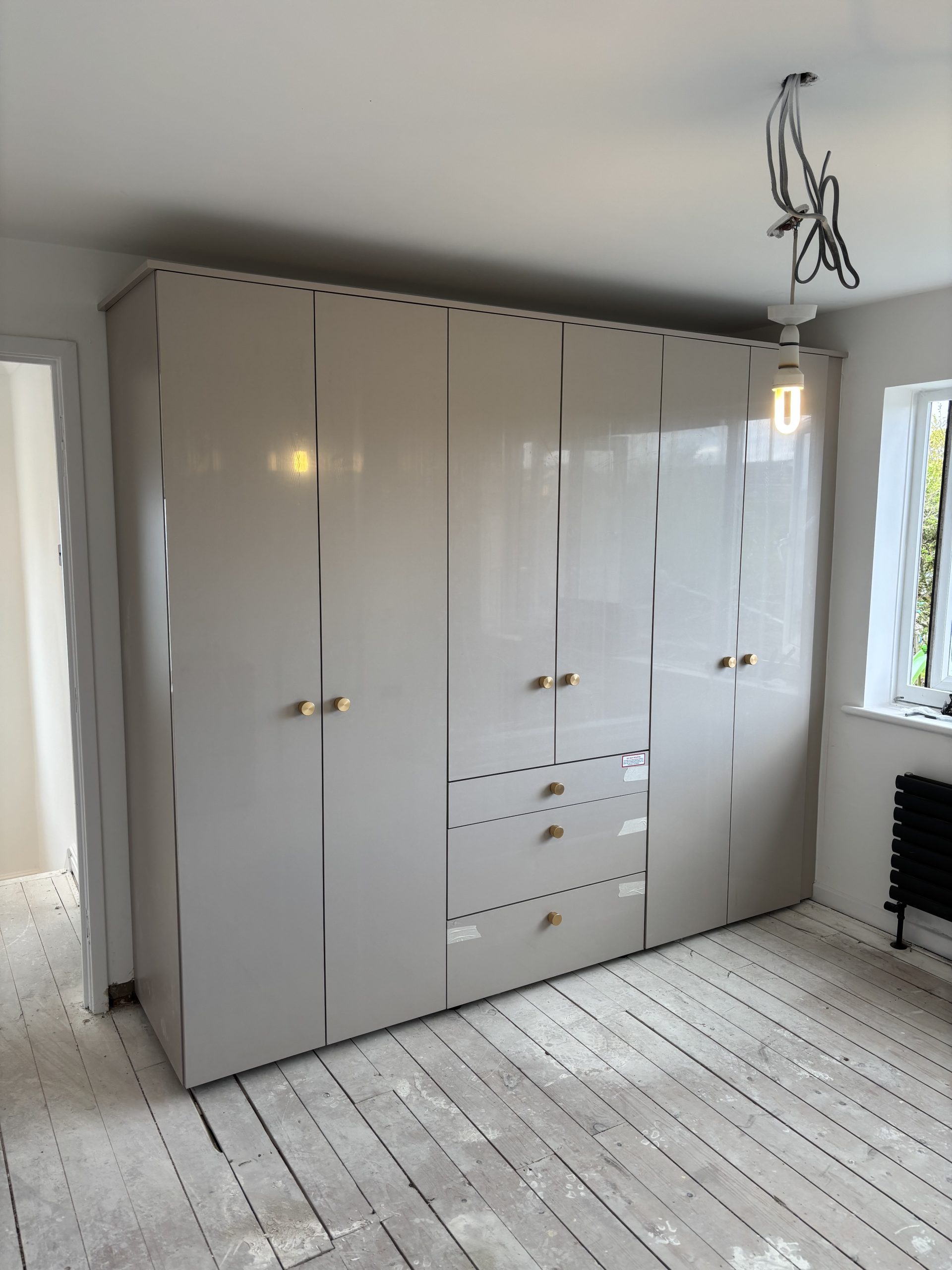 Fitted bedroom wardrobes (2)