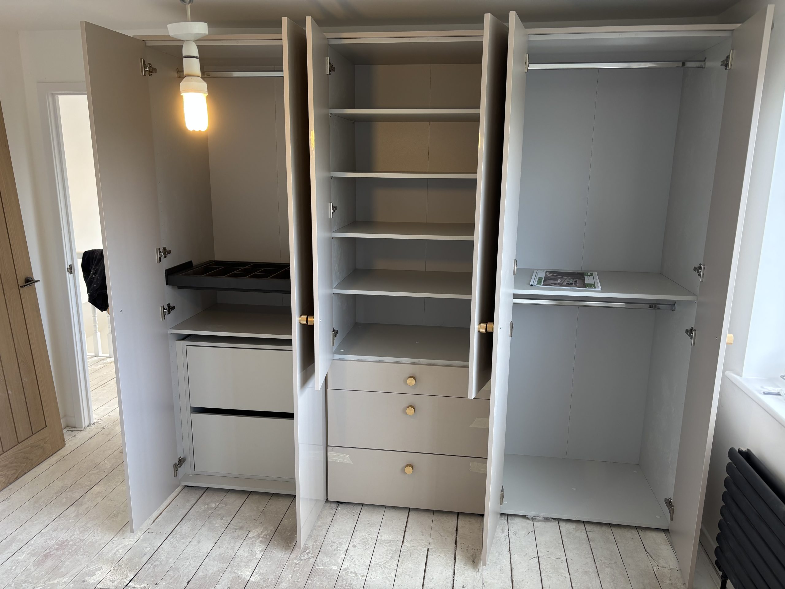 Fitted bedroom wardrobes (3)