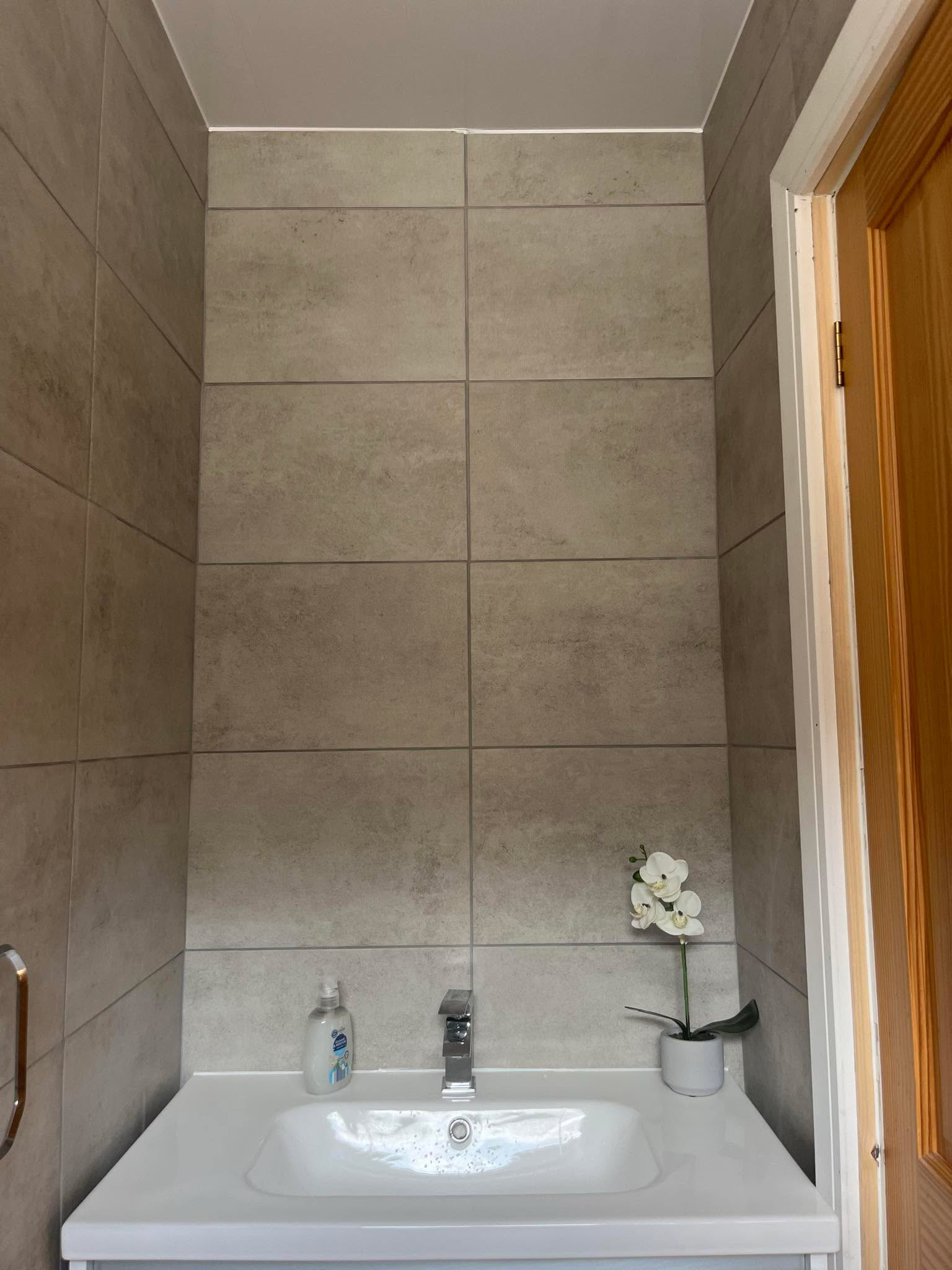 Attic bathroom fitting (3)
