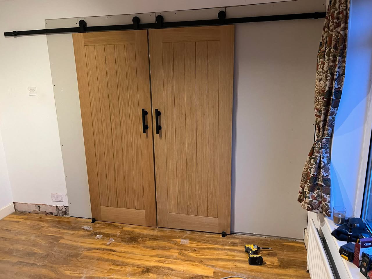 Oak internal door fitting (12)