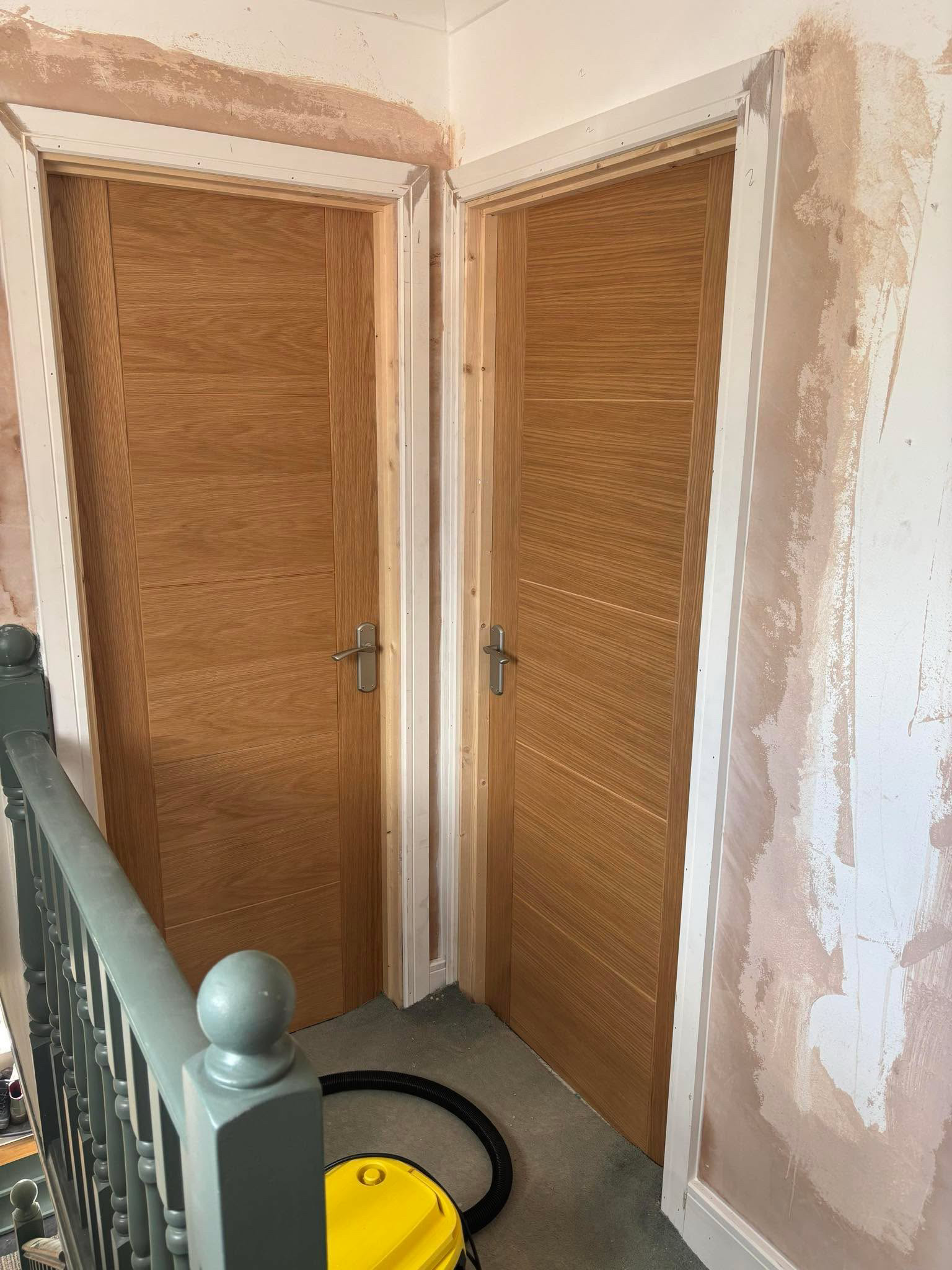 Oak internal door fitting (21)