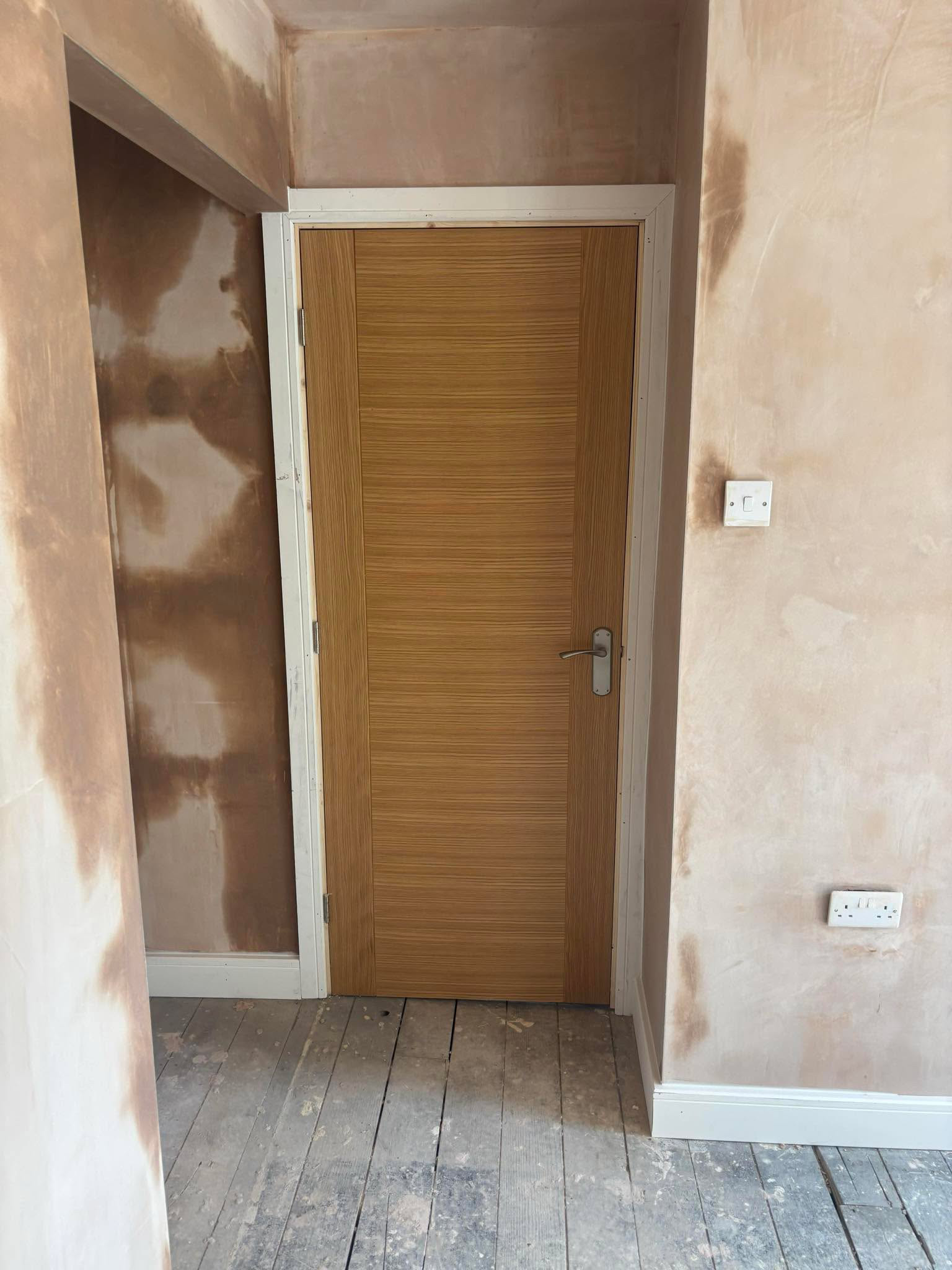 Oak internal door fitting (22)