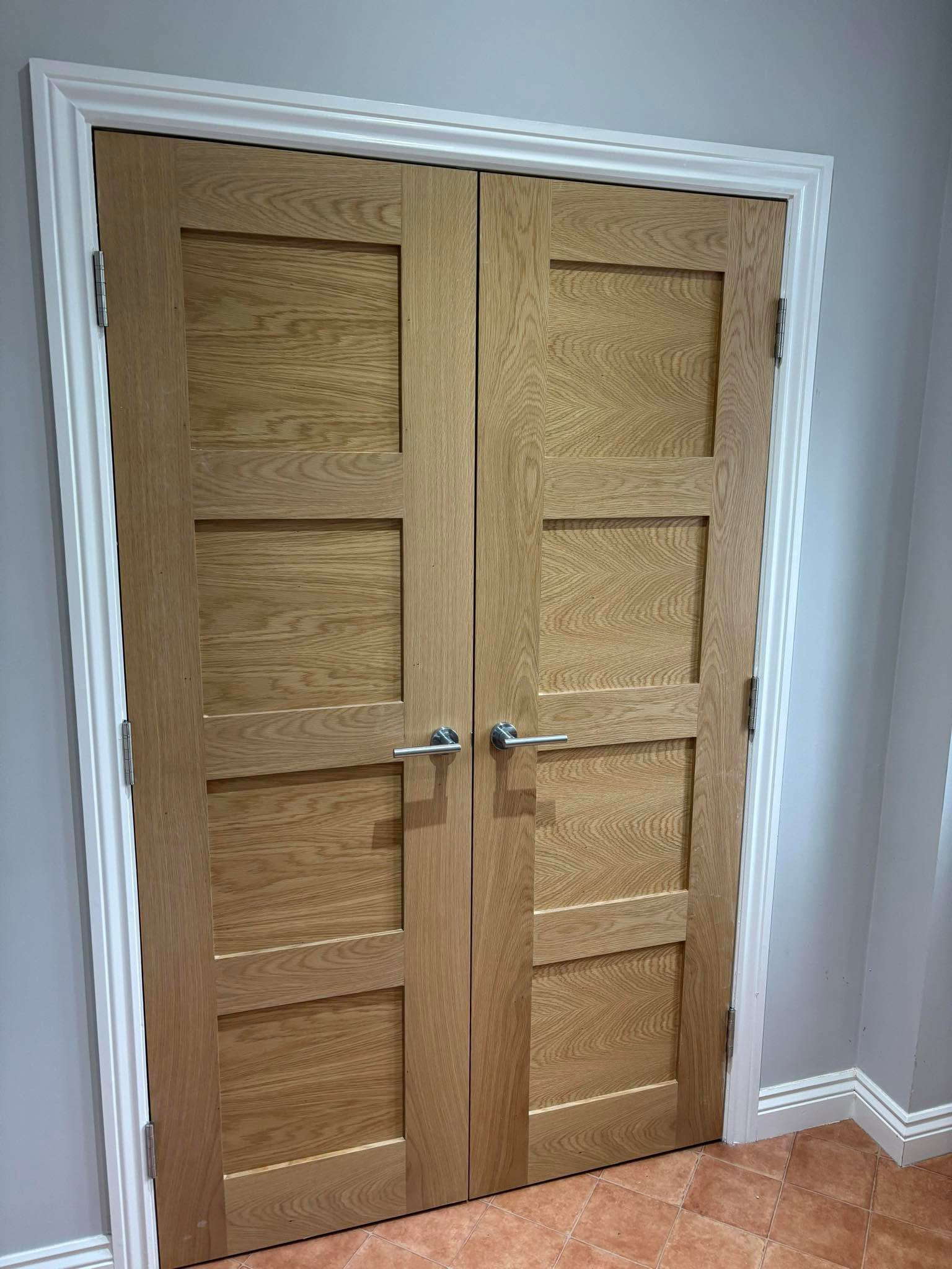 Oak internal door fitting (28)