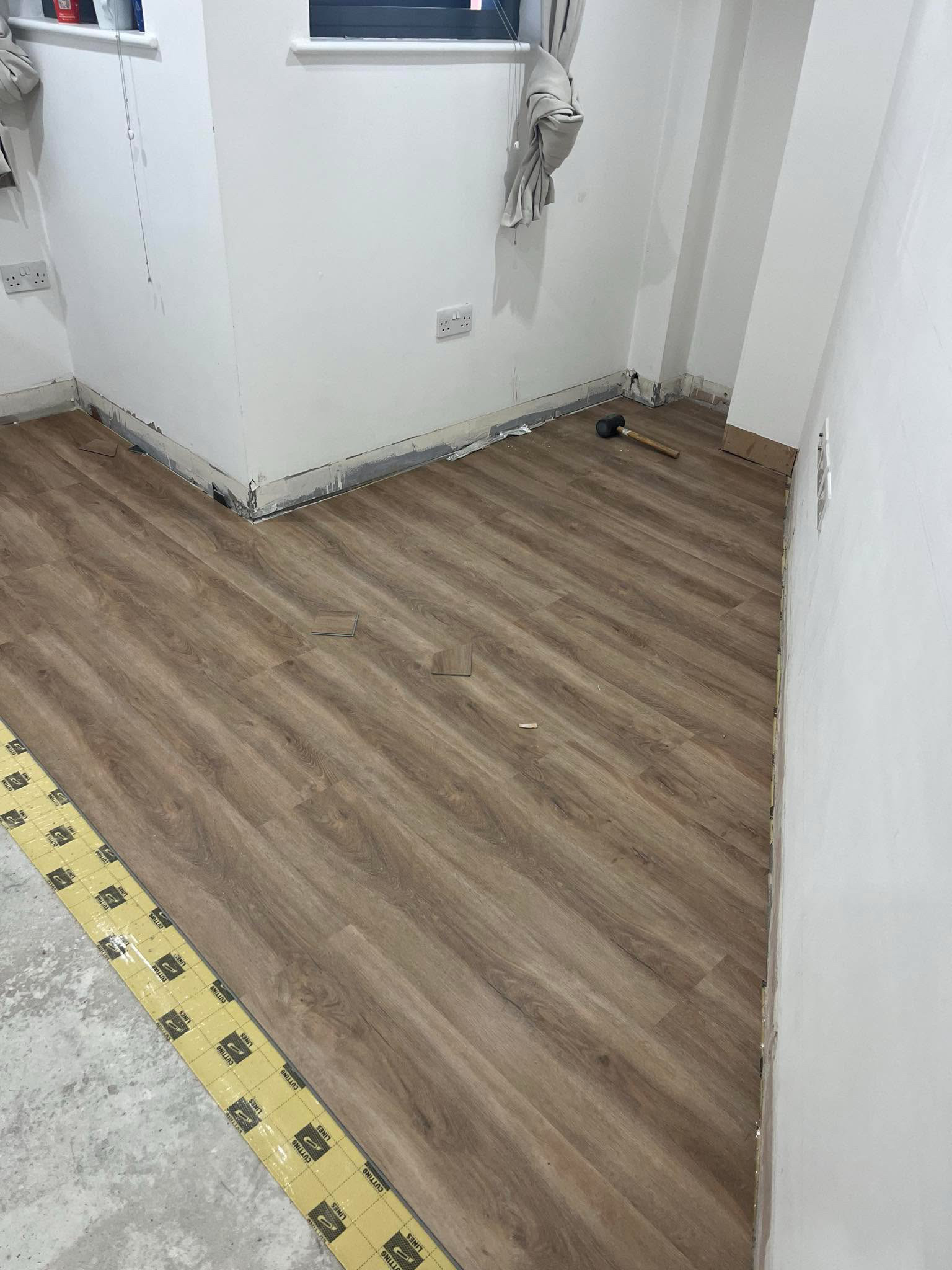 Wood-effect flooring installation (7)