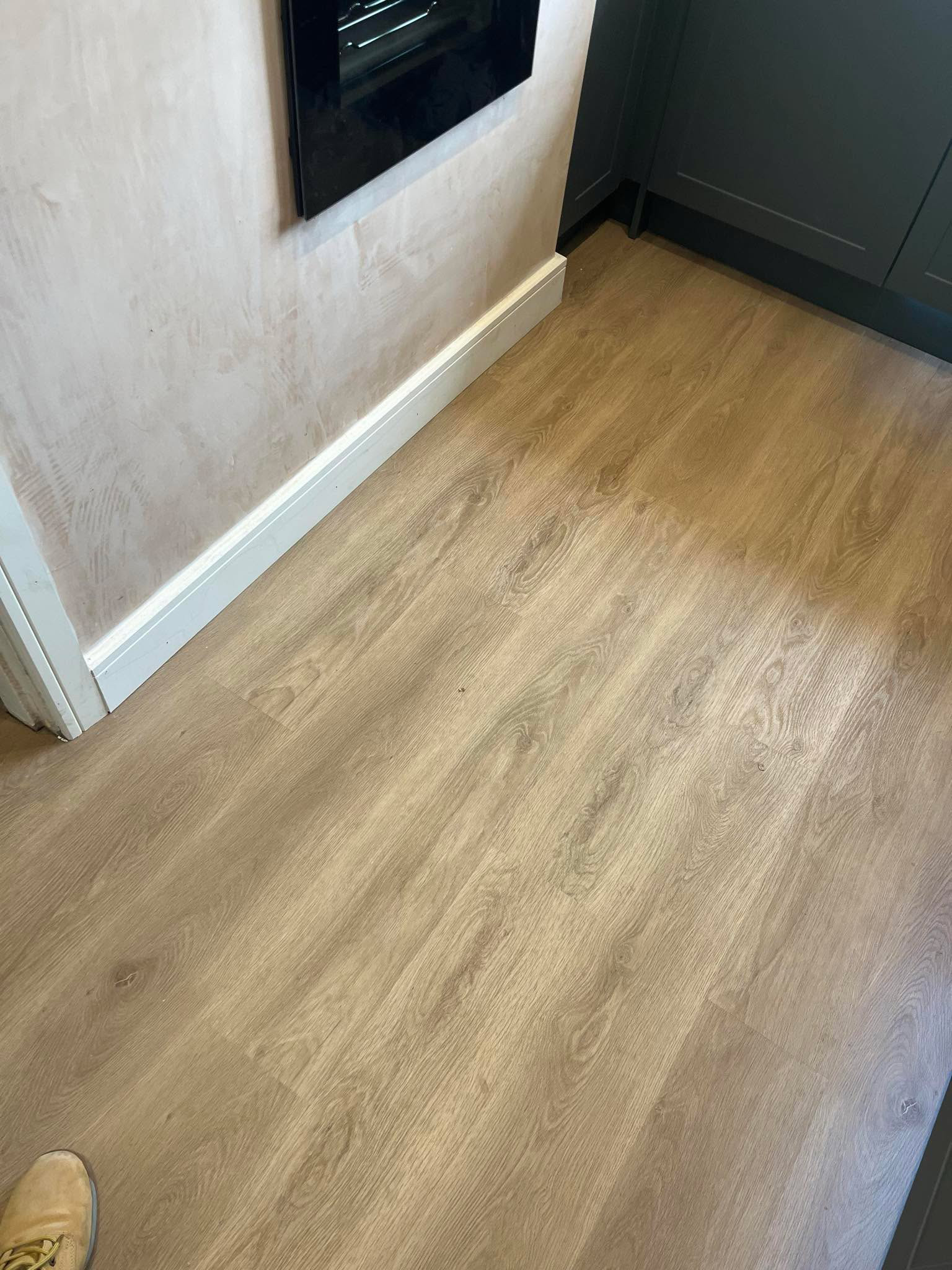 Wood-effect flooring installation (8)