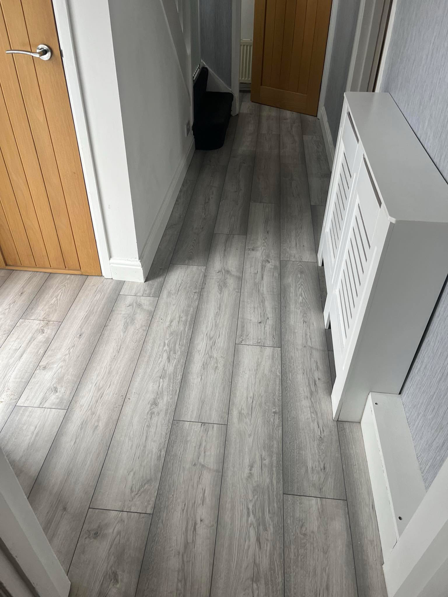Wood-effect flooring installation (9)