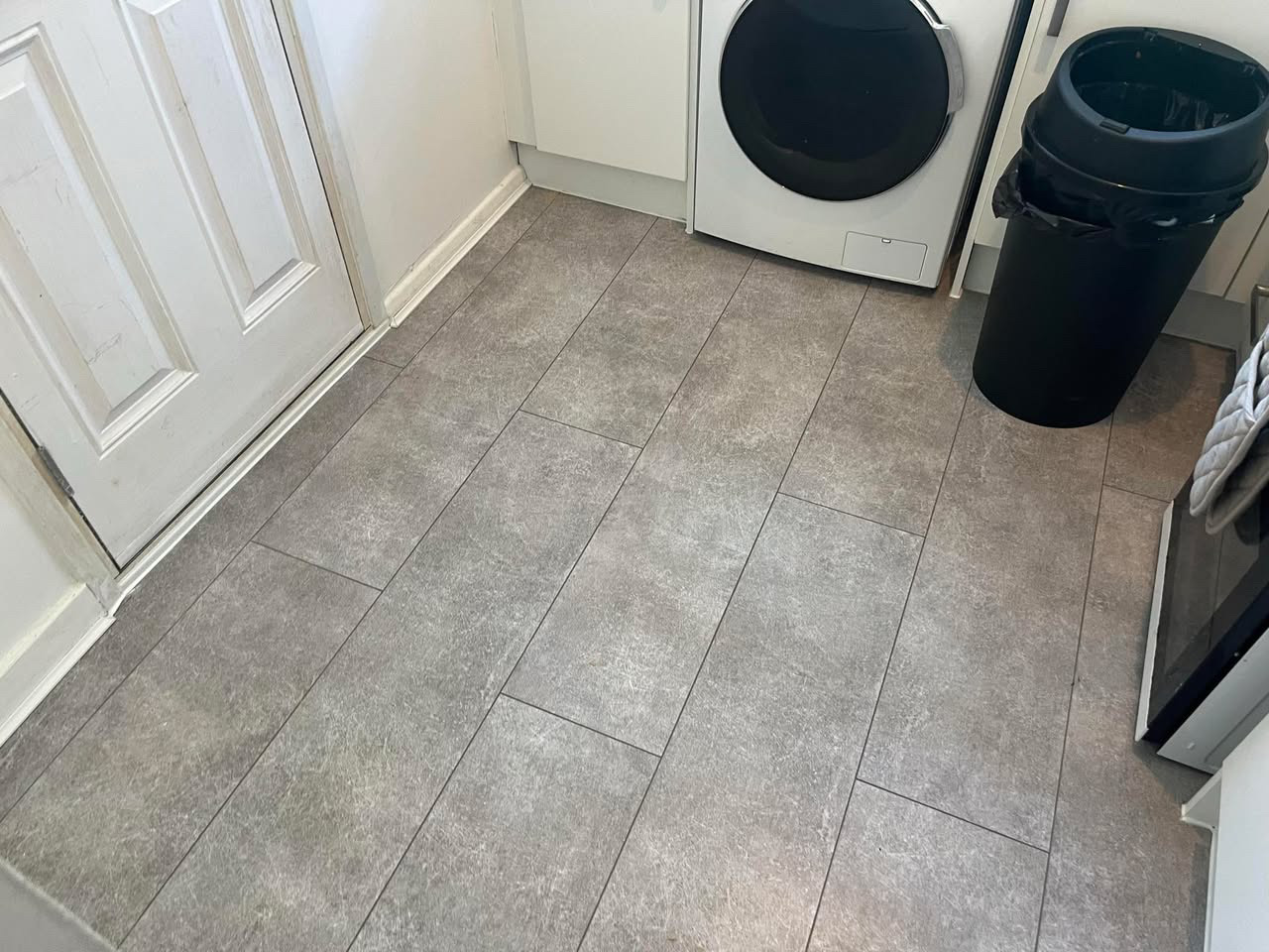 Wood-effect flooring installation (12)
