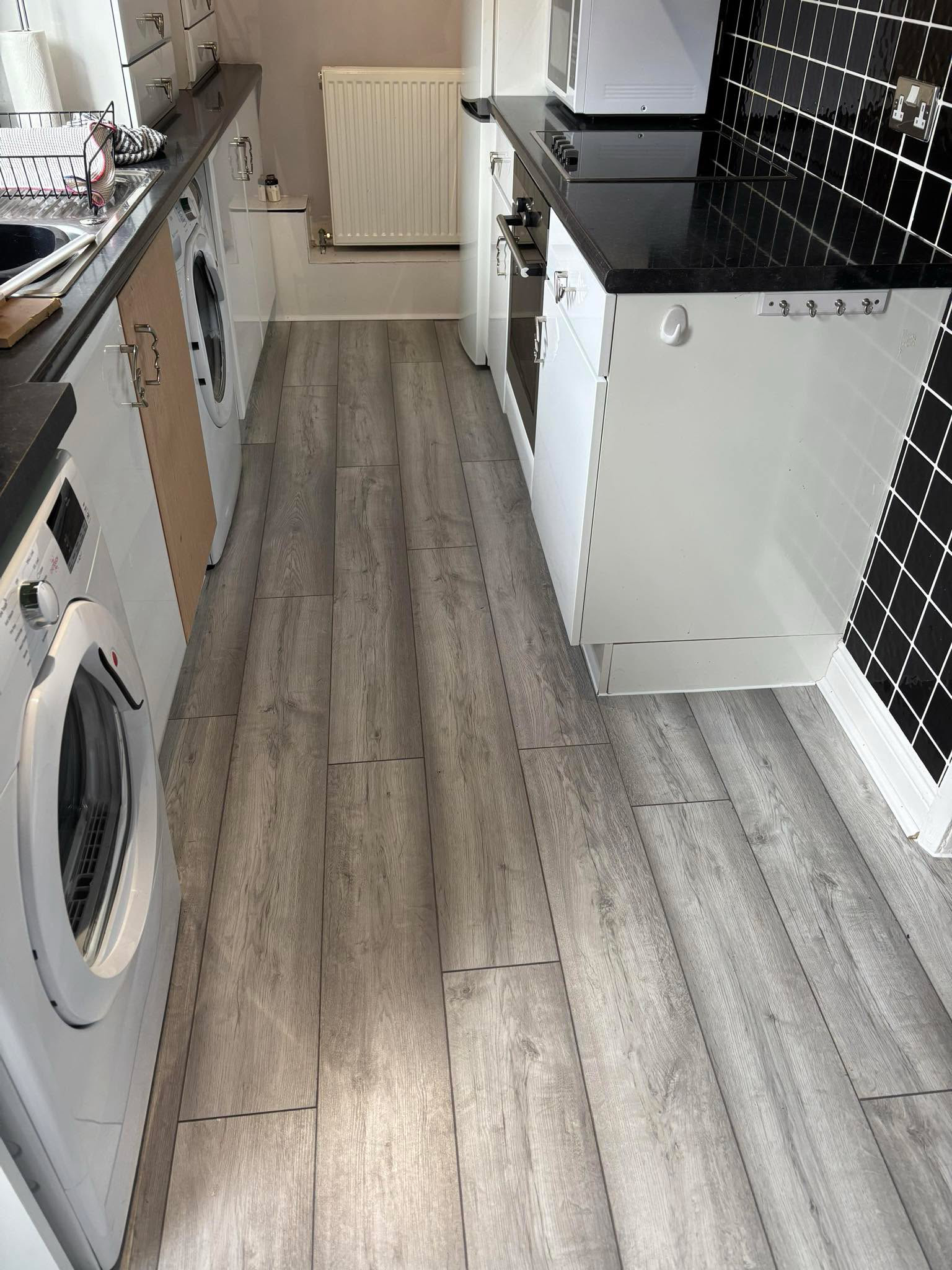 Wood-effect flooring installation (13)