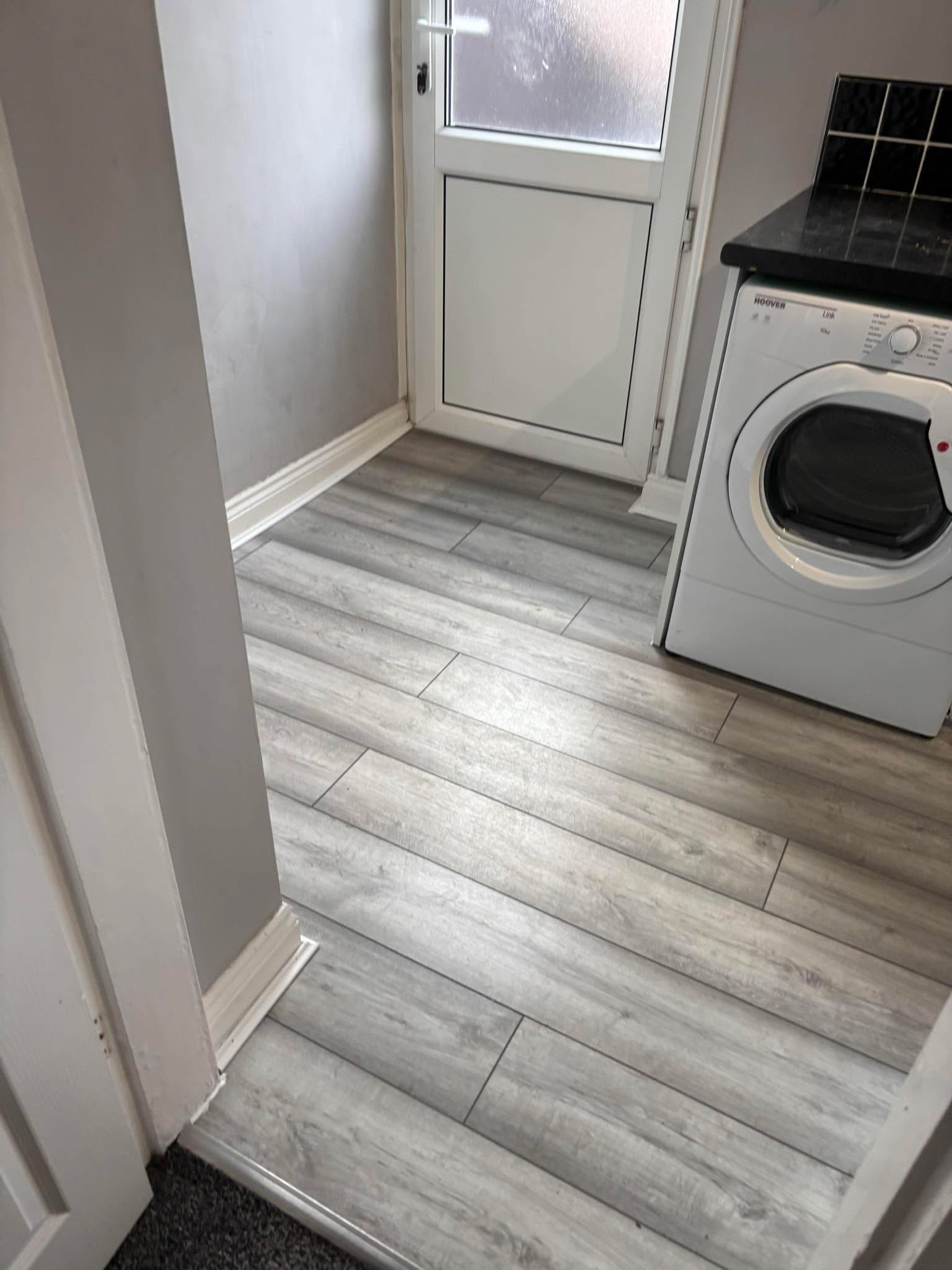 Wood-effect flooring installation (17)