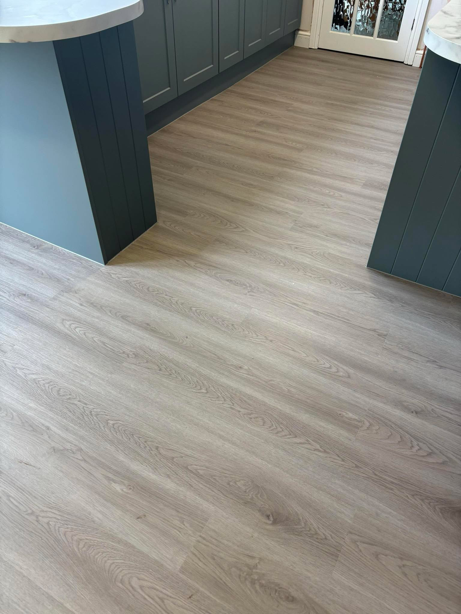 Wood-effect flooring installation (19)