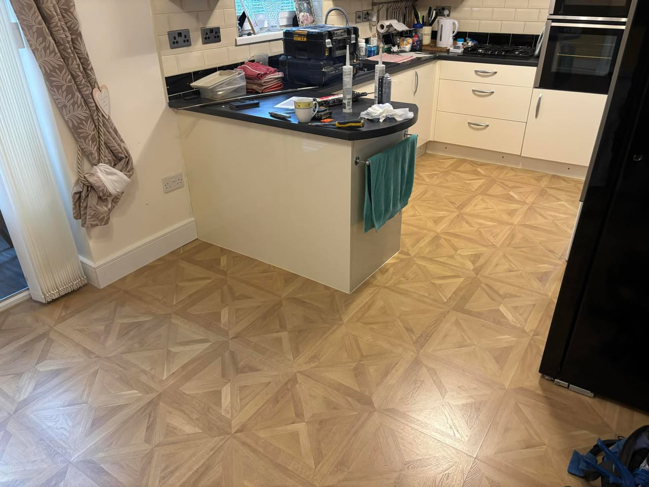 Wood-effect flooring installation (20)