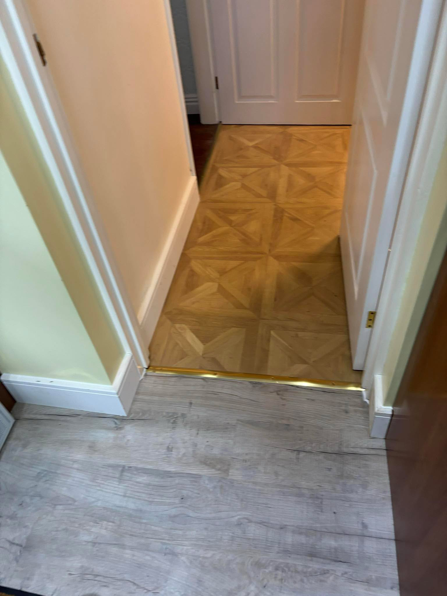 Wood-effect flooring installation (22)
