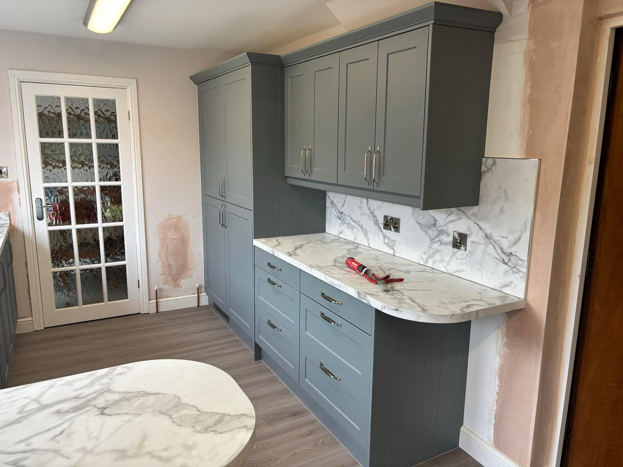 Navy handleless kitchen installation (11)