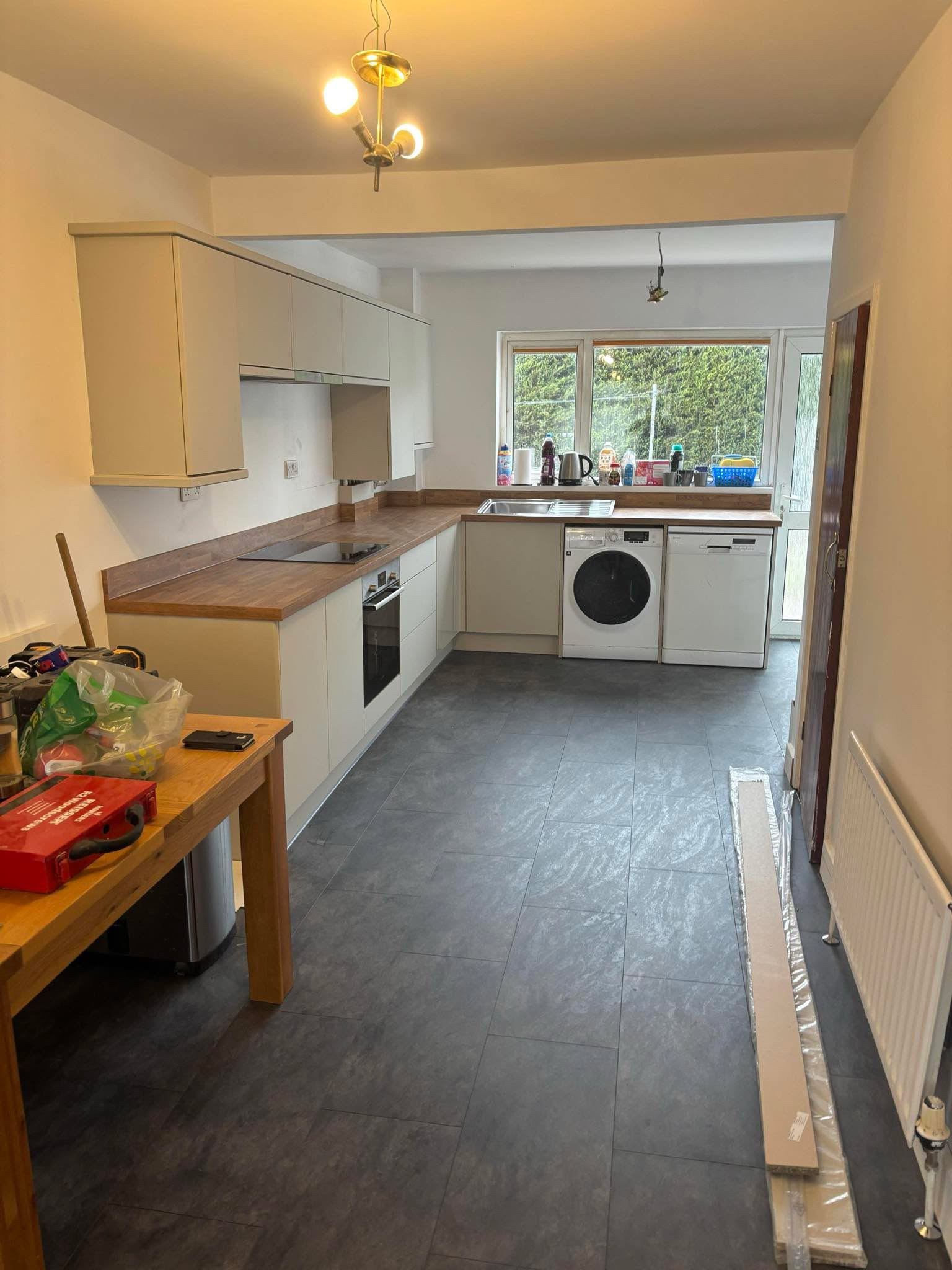 White gloss kitchen with timber worktop (6)