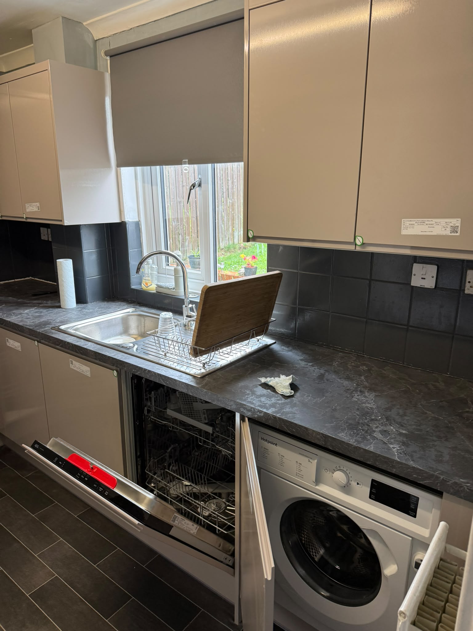 Cashmere and slate kitchen (1)