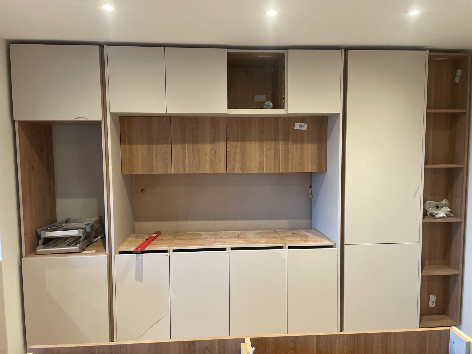 Cream gloss larder kitchen (1)