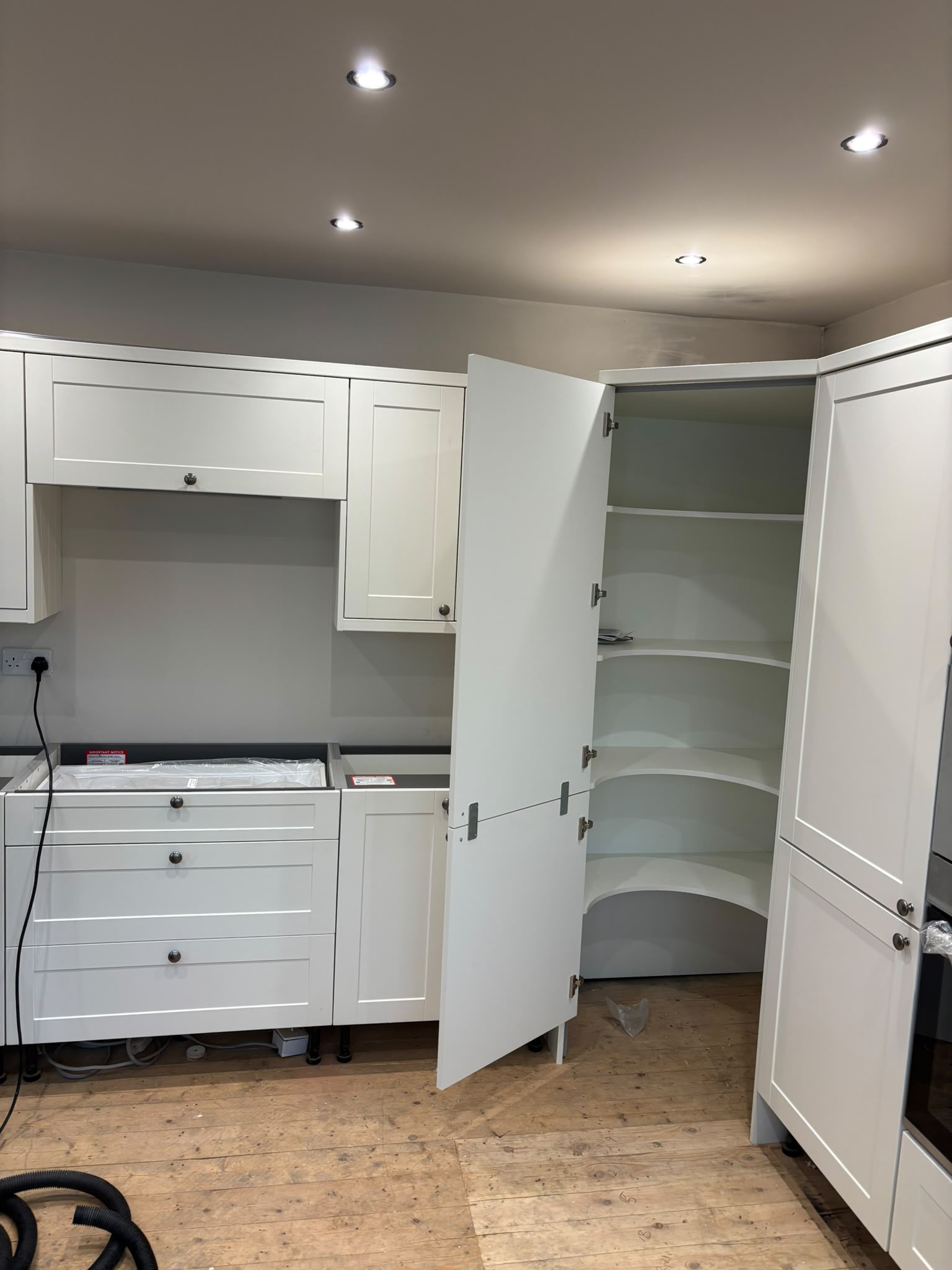 Cream shaker family kitchen (4)