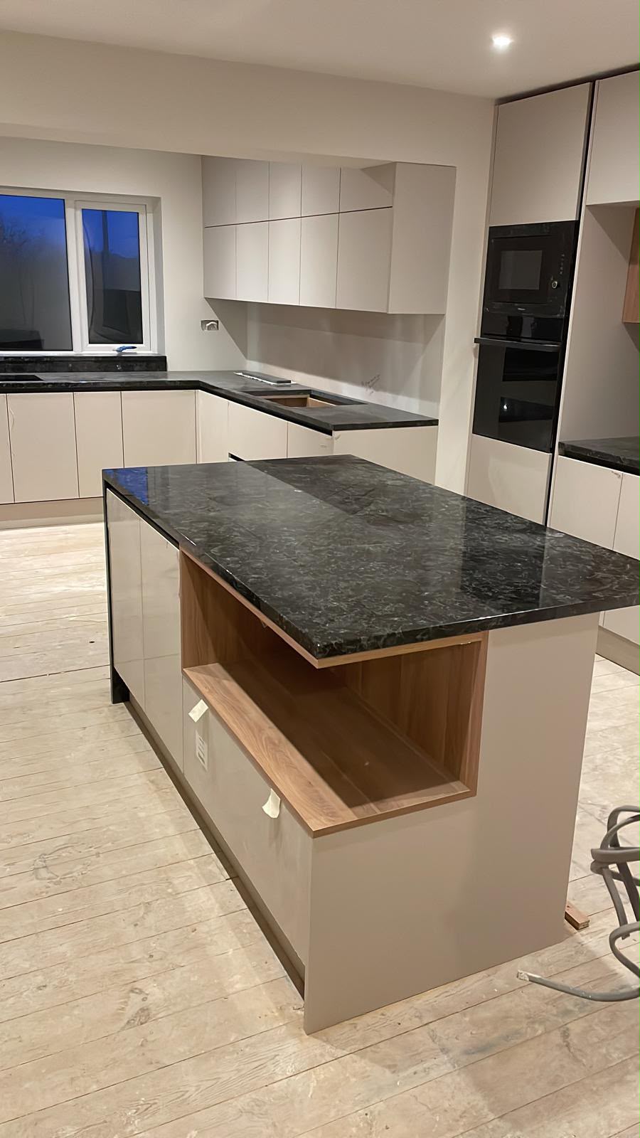 Graphite island kitchen (1)