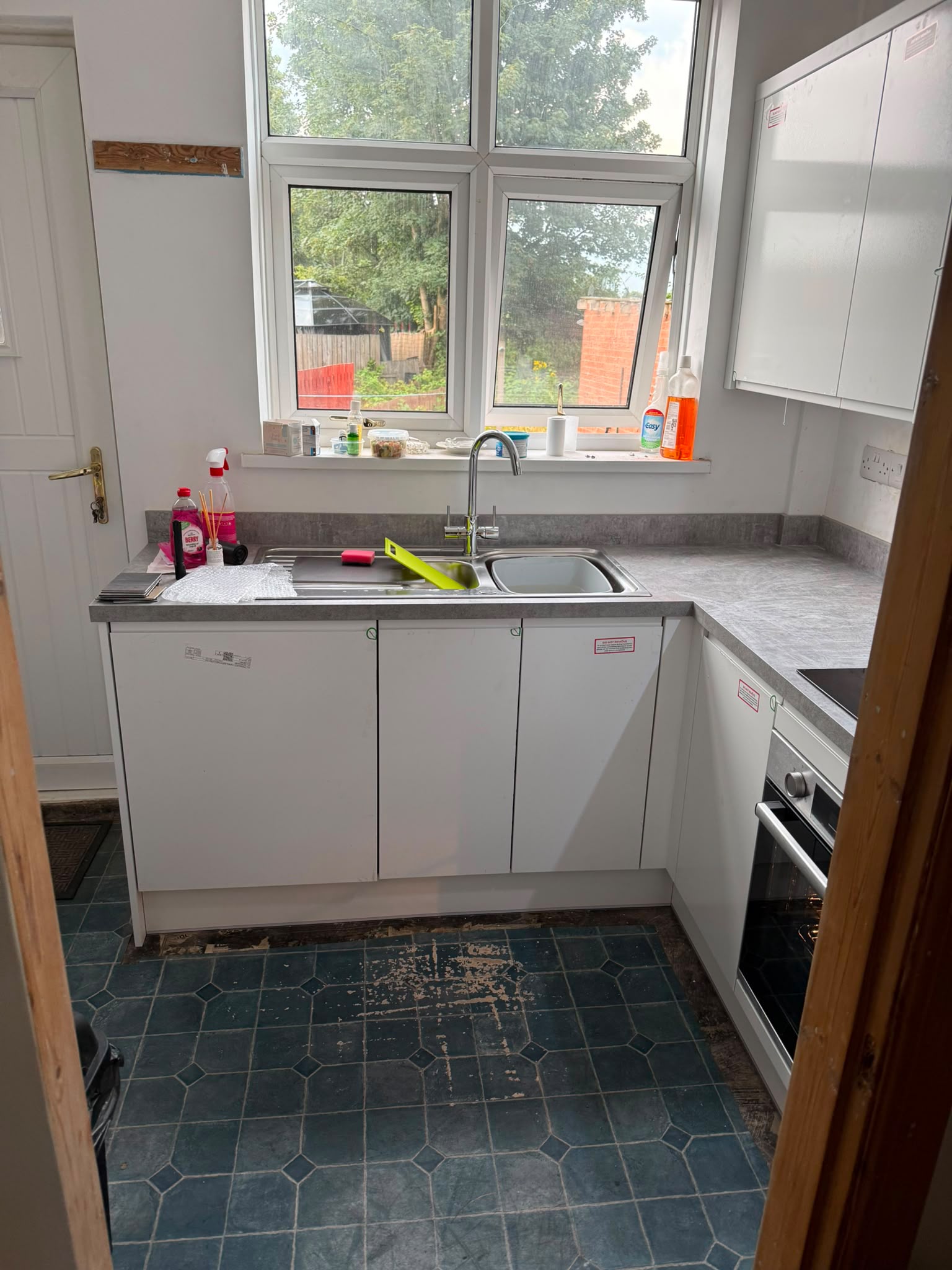 White gloss galley kitchen (3)