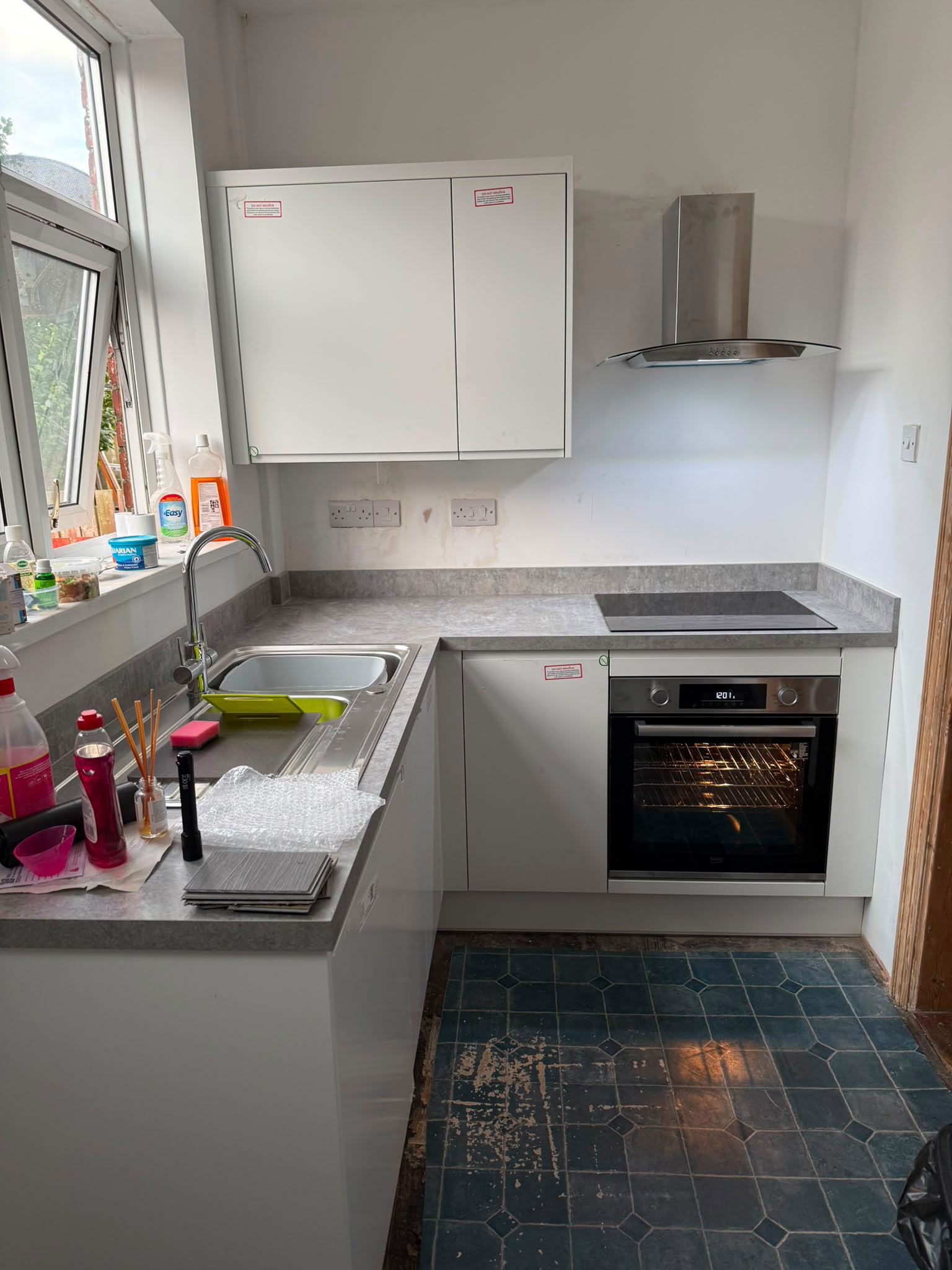 White gloss galley kitchen (6)