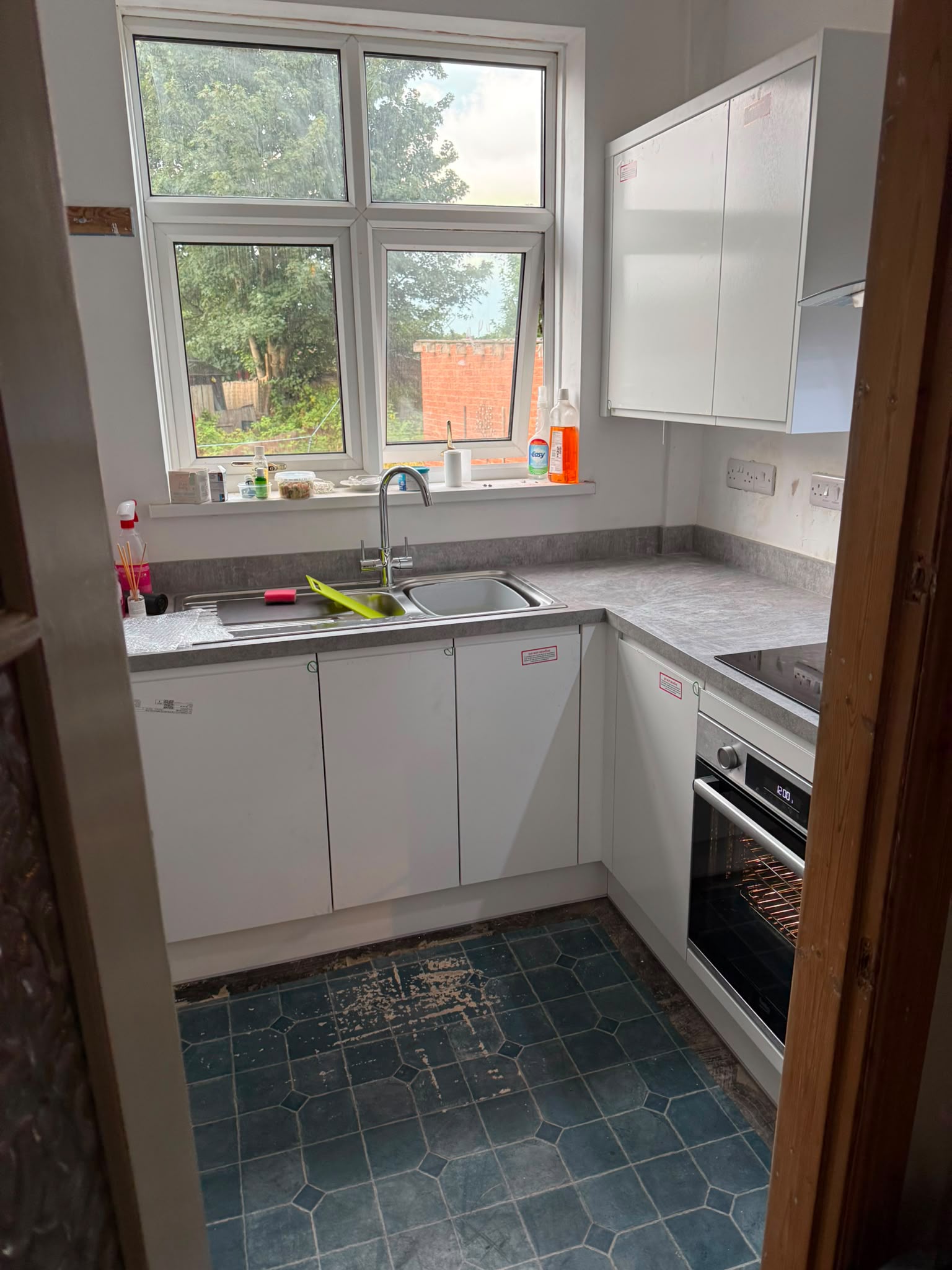 White gloss galley kitchen (8)