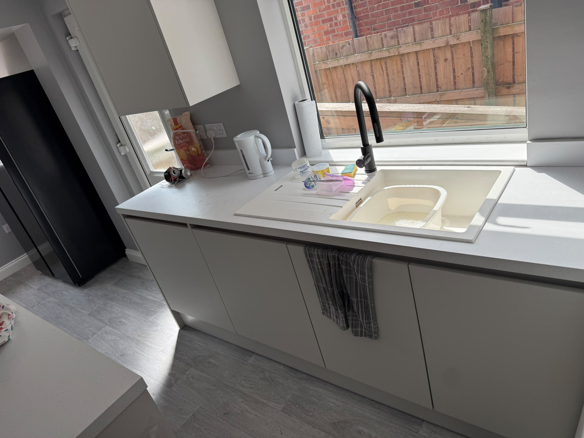 White handleless kitchen refit (3)