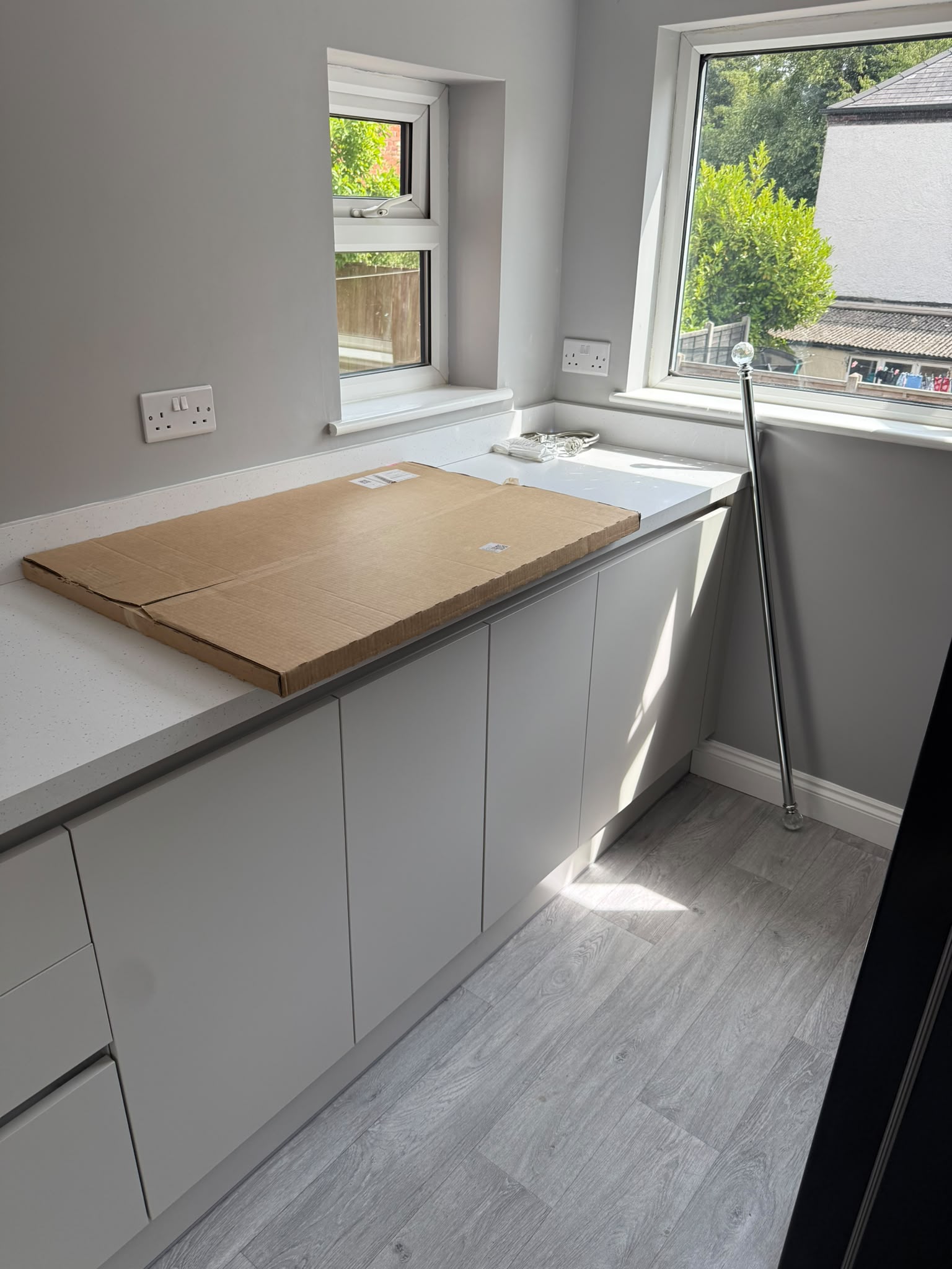 White handleless kitchen refit (4)
