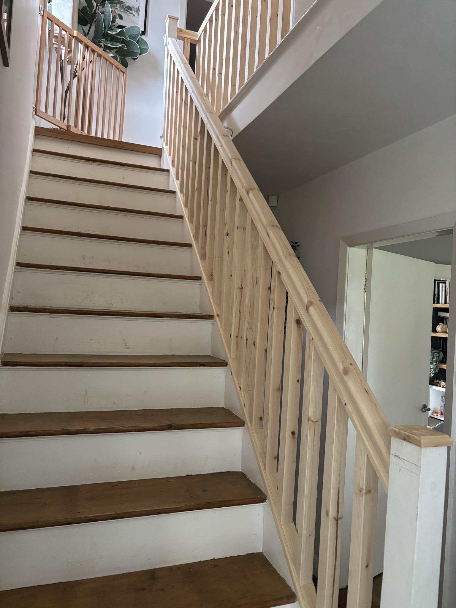 Oak and glass staircase (3)