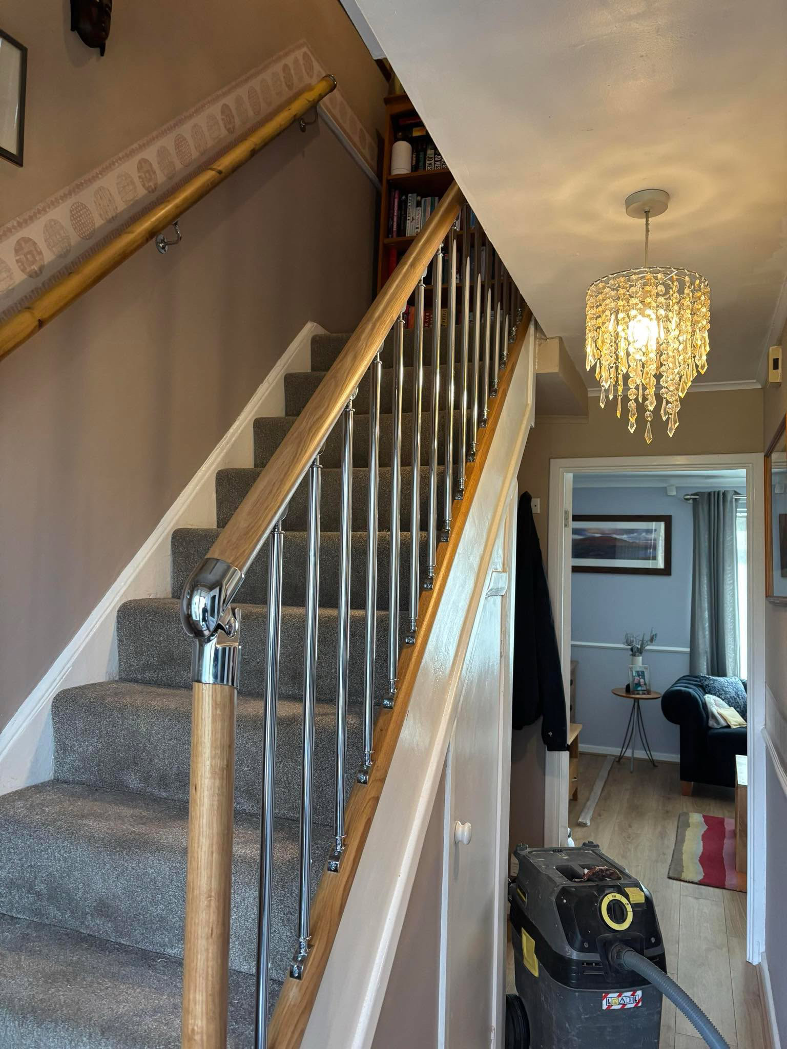 Pine newel staircase (2)