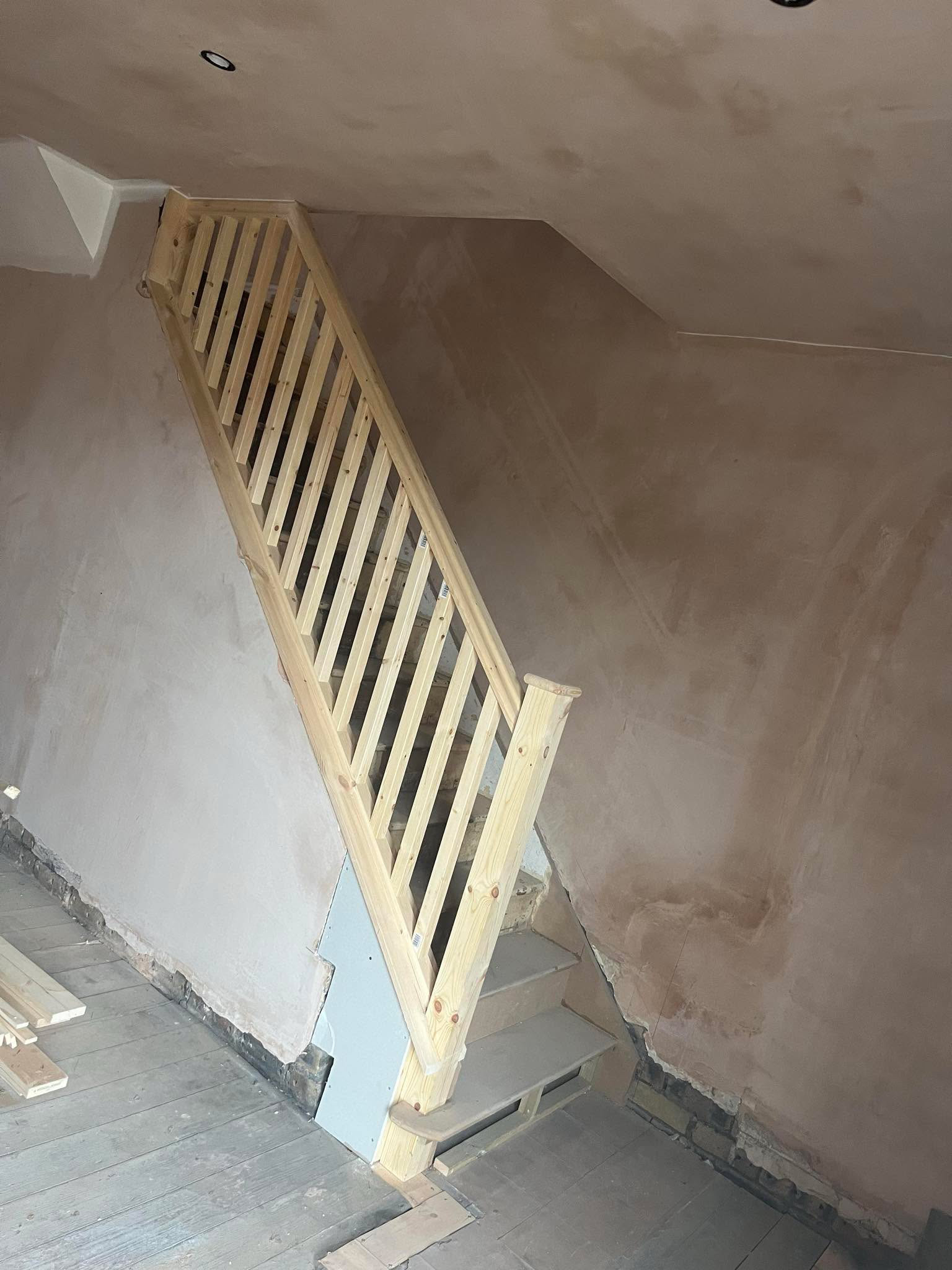 Pine newel staircase (4)