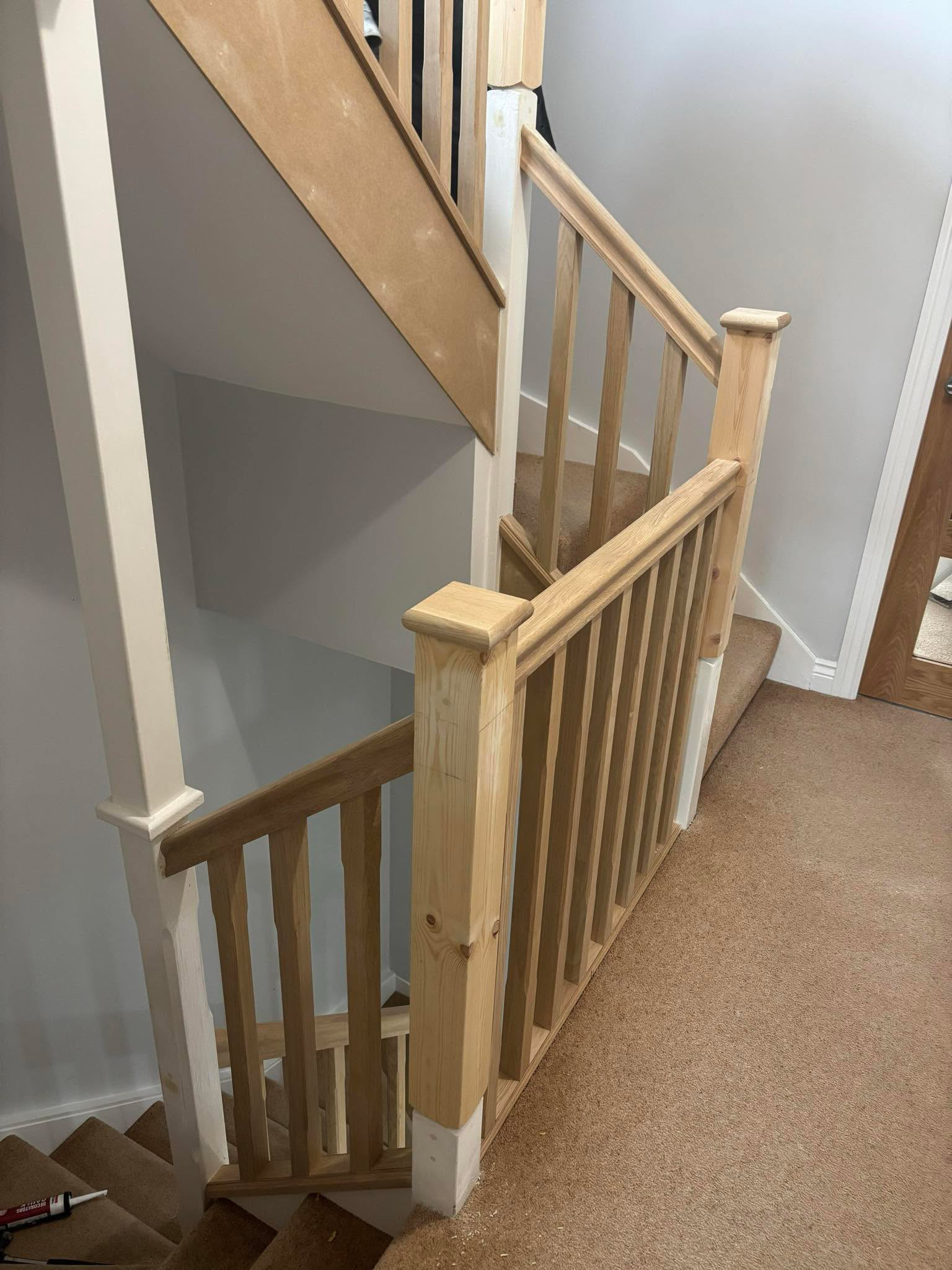 Pine newel staircase (7)