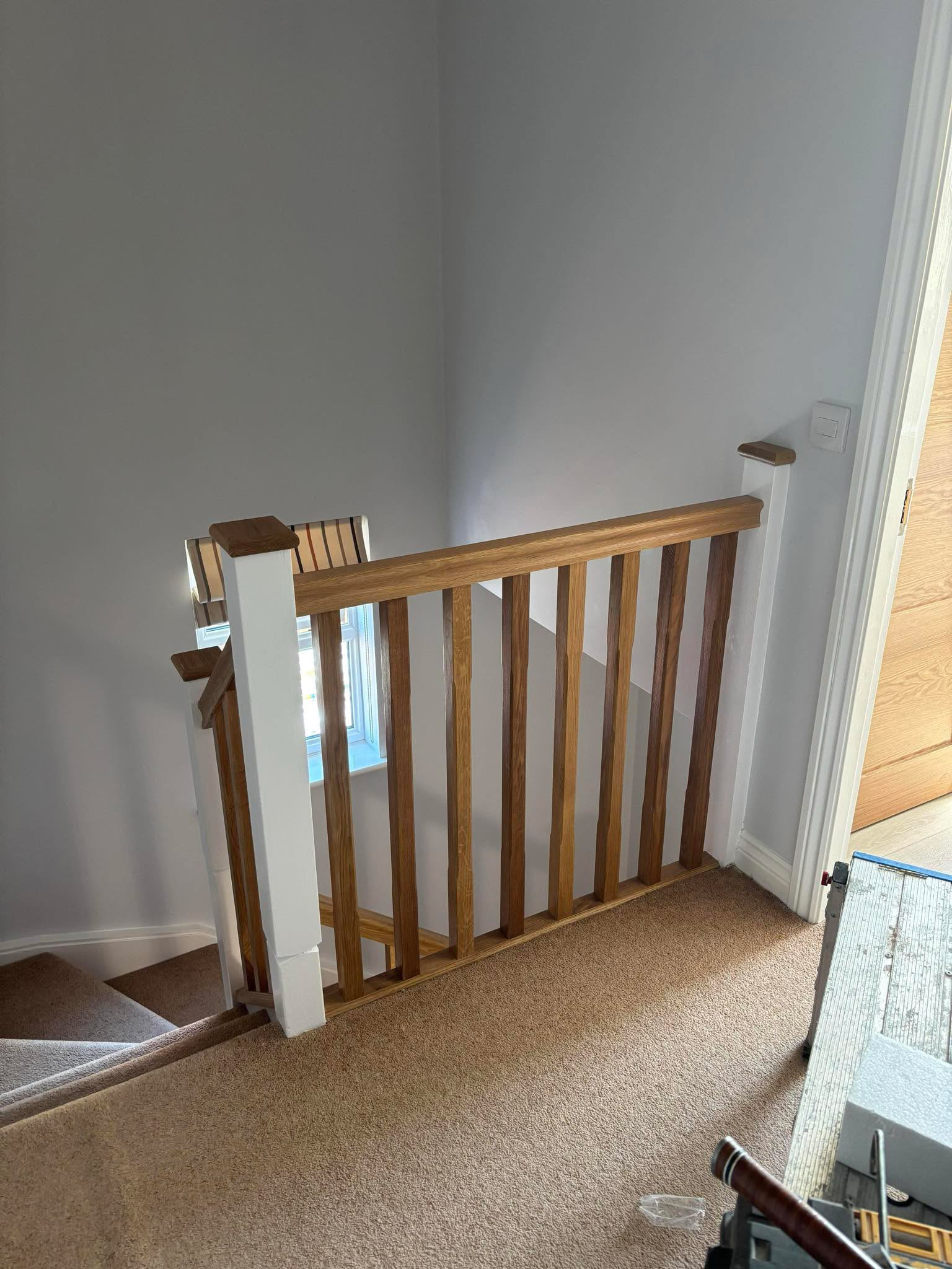 Pine newel staircase (10)
