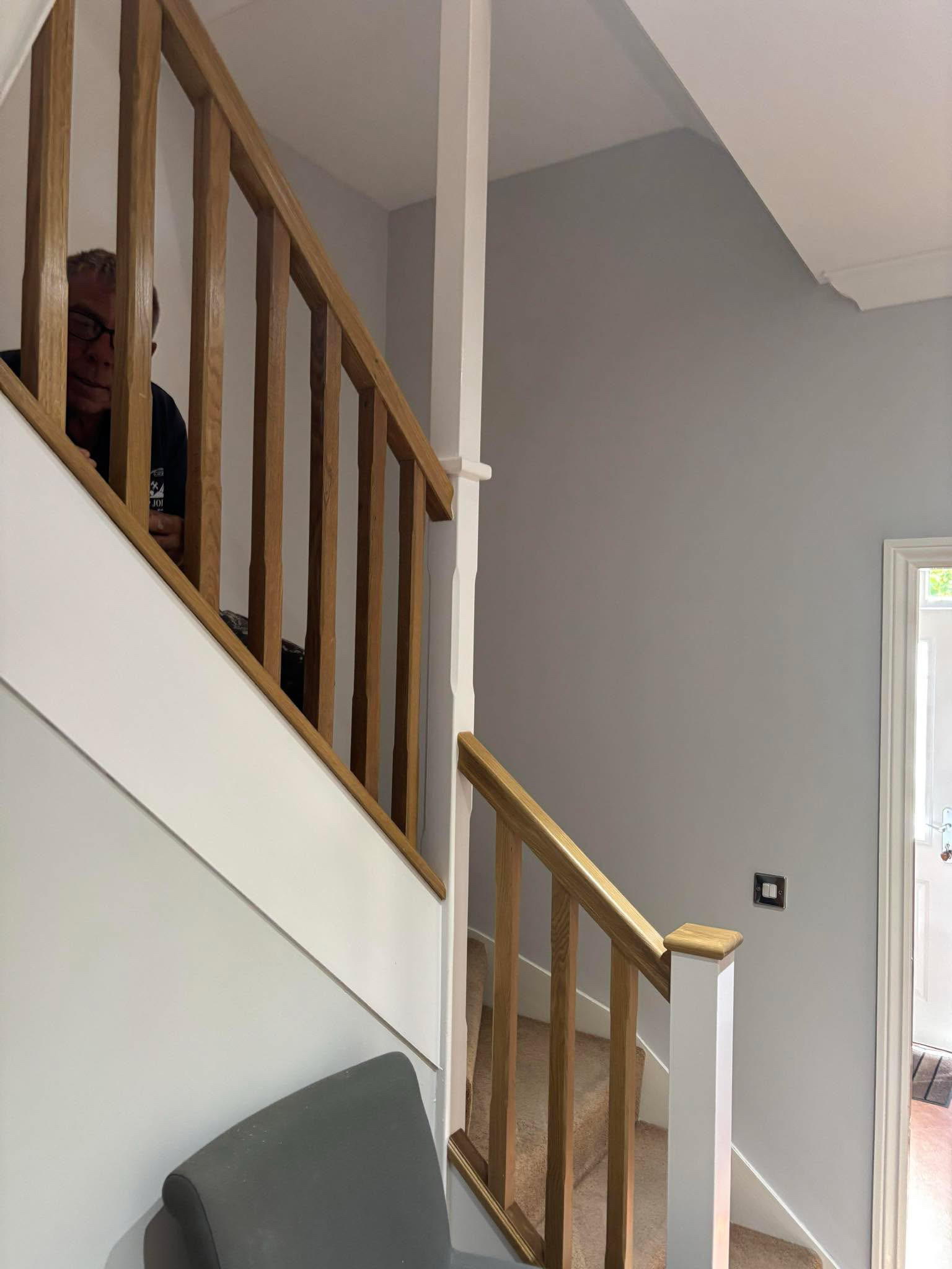 Pine newel staircase (12)