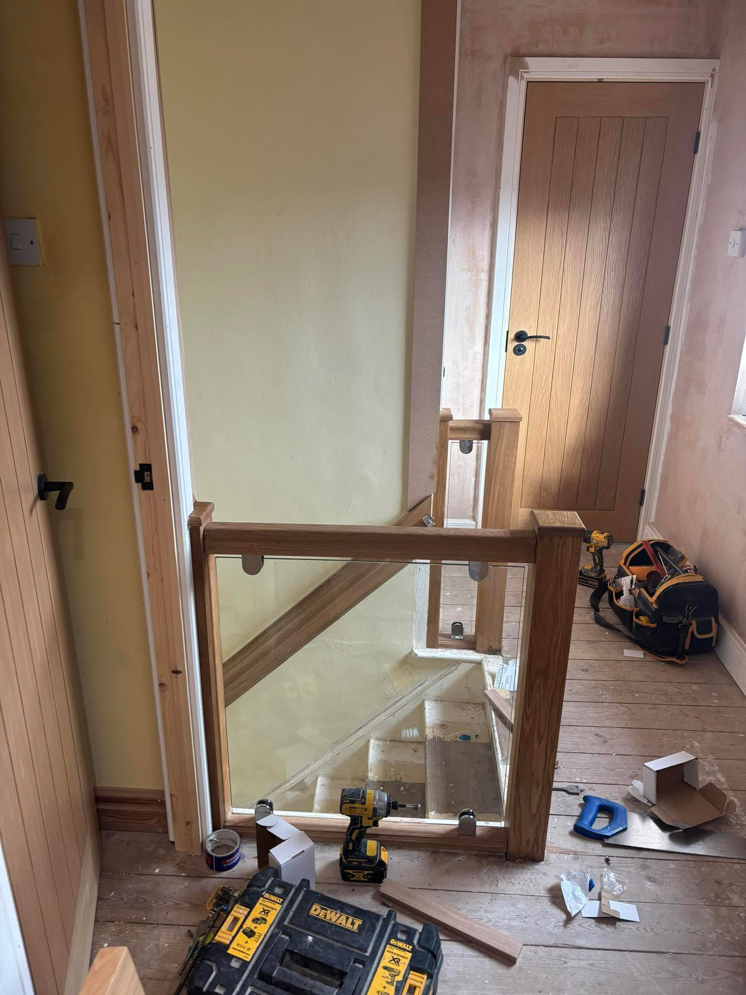 Pine newel staircase (13)