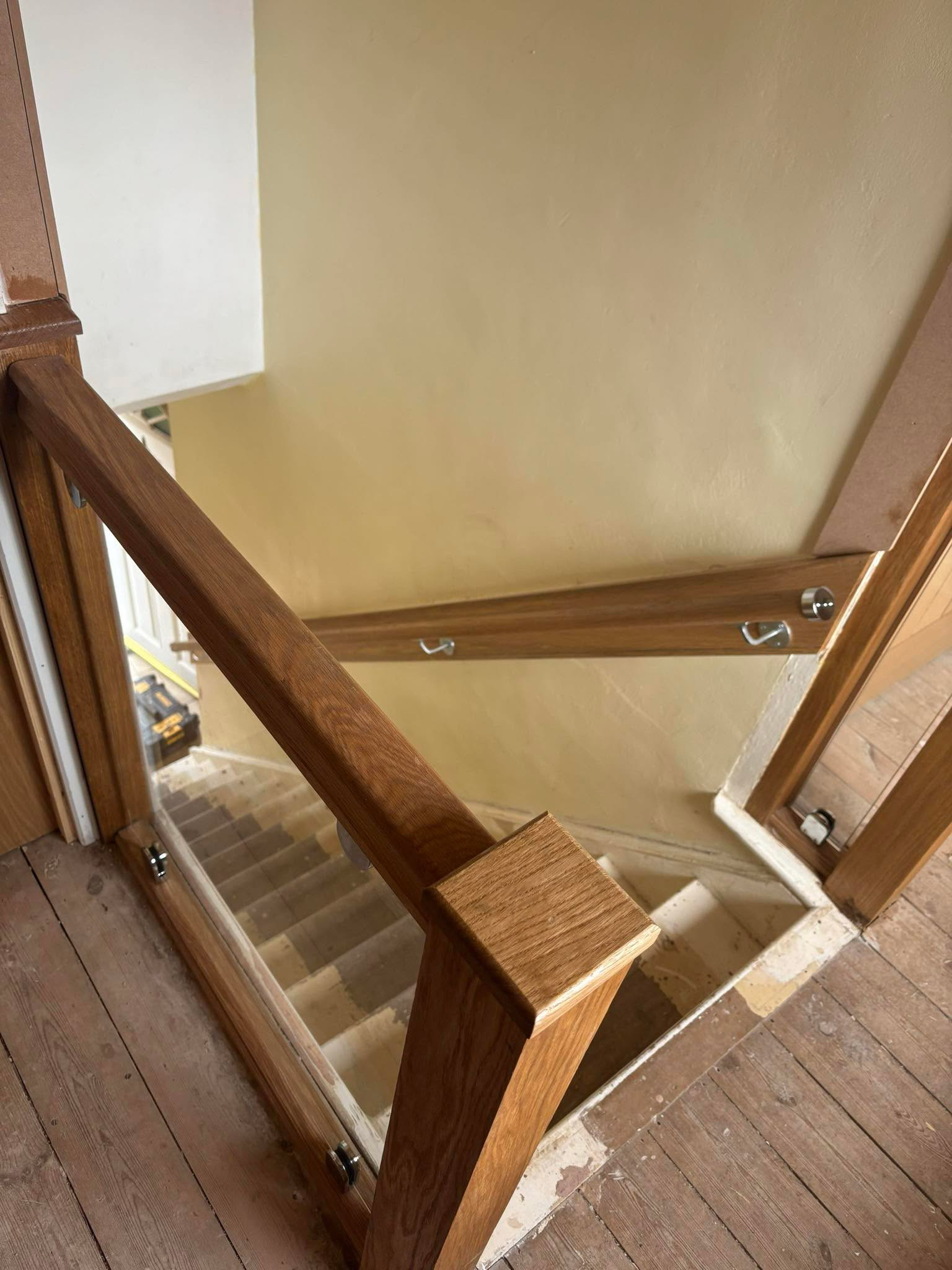 Pine newel staircase (14)