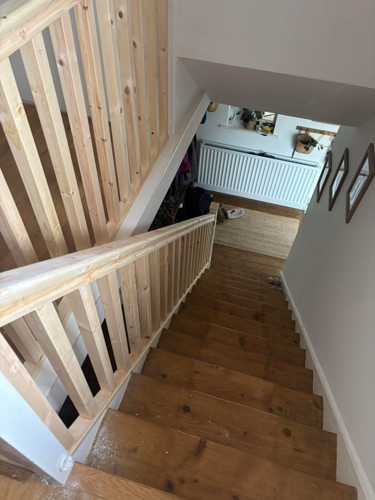 Pine newel staircase (16)