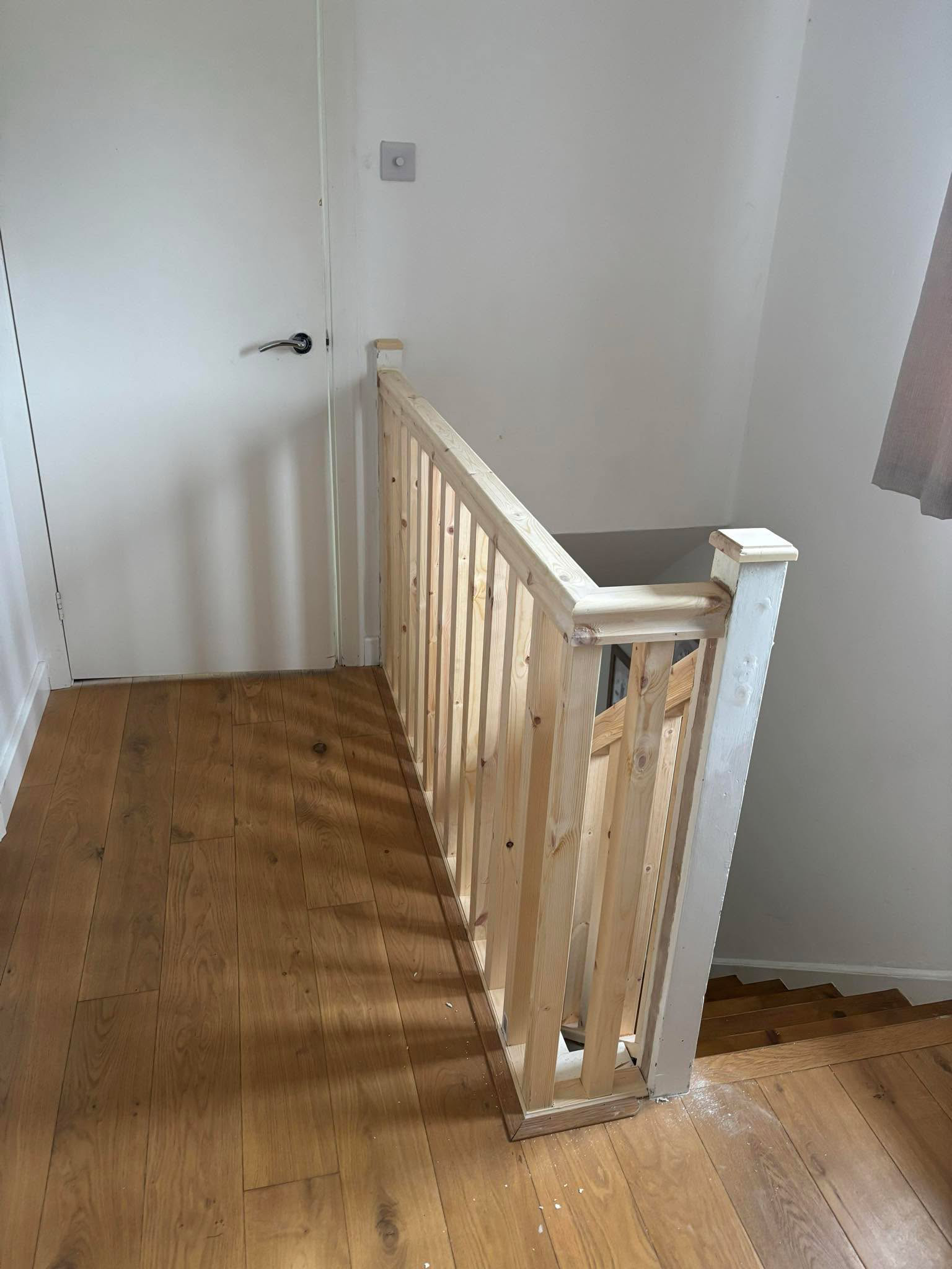 Pine newel staircase (17)